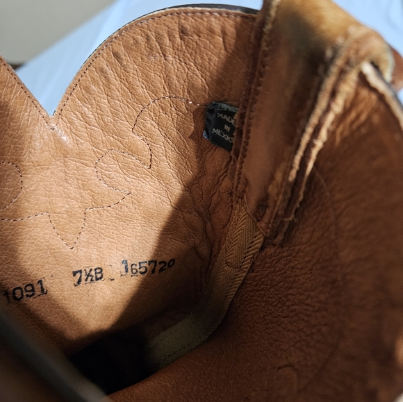 Boots - Picture 4 of 5